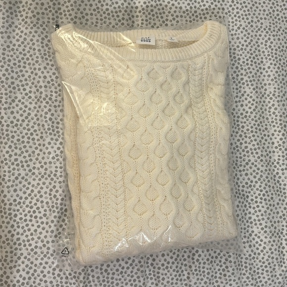GAP Off White / Cream Cable-Knit Crewneck Sweater - Picture 10 of 12